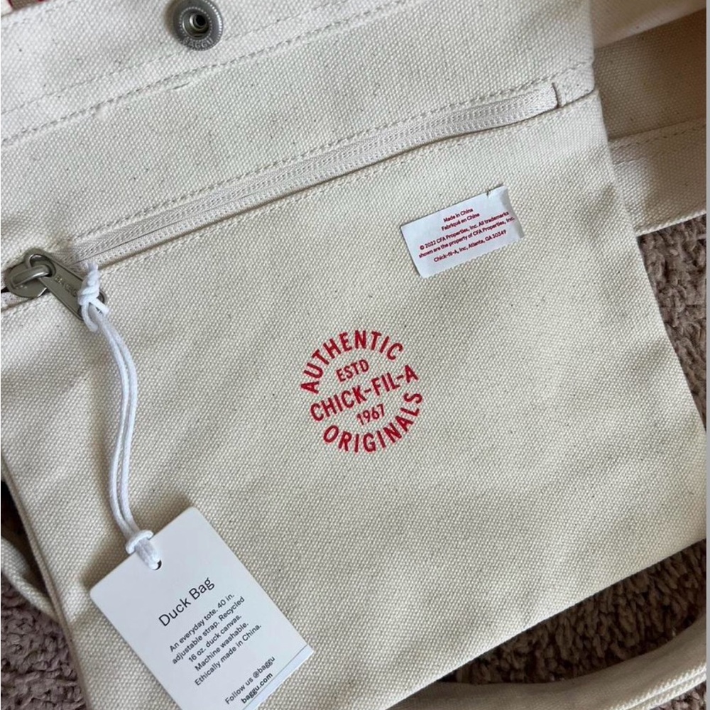 Baggu Chick-fil-A Duck Bag - Picture 3 of 4